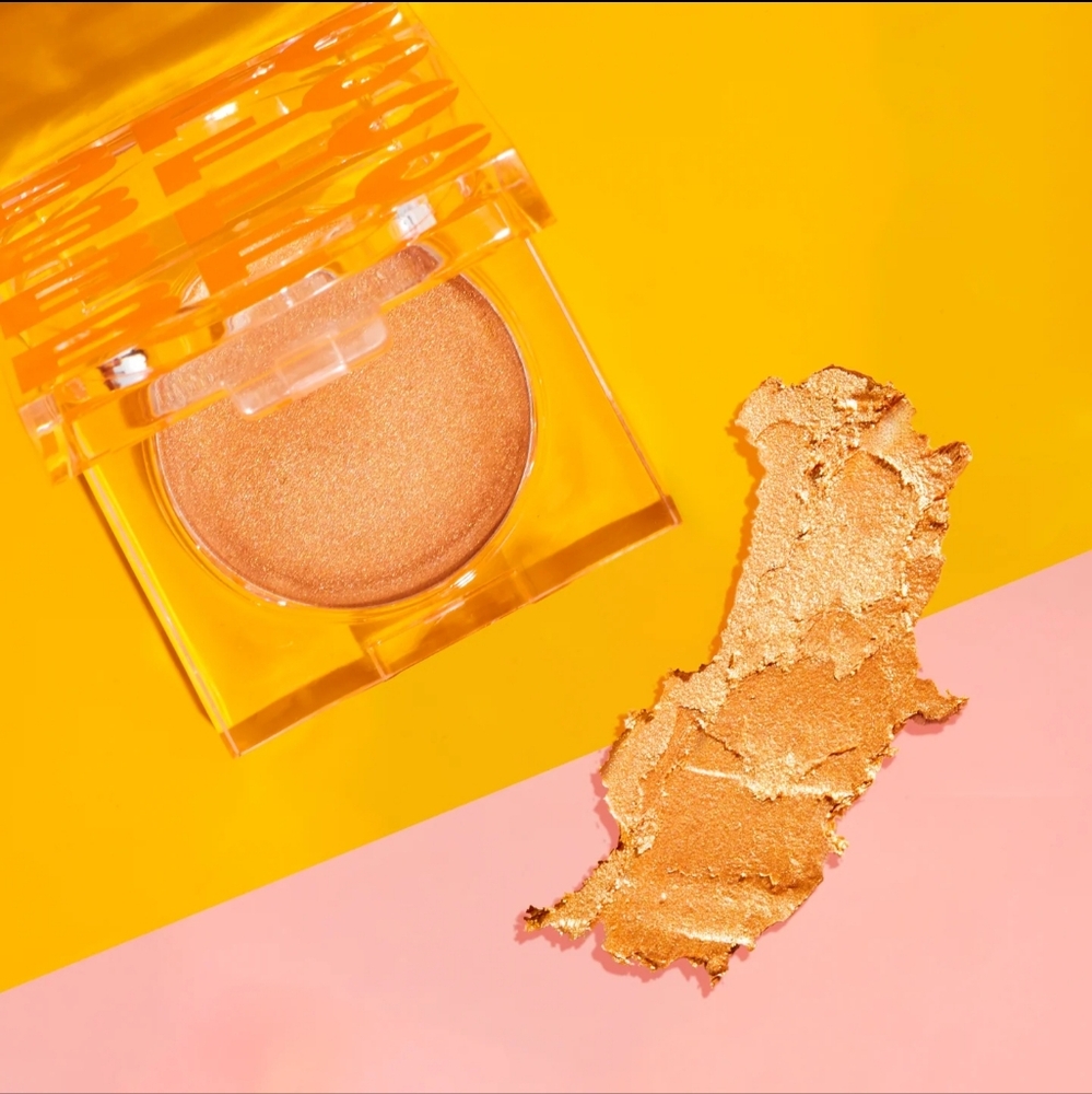 Cream Highlighter in #08, a pearlescent taupe, by Beauty For Certain